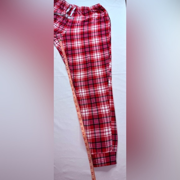 Croft & Barrow Two Piece Pajama Gray Top with Red Plaid Pants Size Medium - Picture 11 of 11